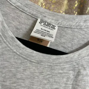 PINK Victorias Secret Rosegold Gray Glitter Logo T-Shirt, M NWT thumbnail 4