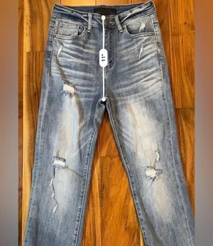 Risen Distressed Straight Leg Jeans thumbnail 5