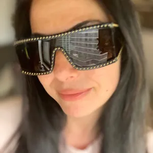 🔥SALE🔥Authentic MOSCHINO 99 Shield studs sunglasses thumbnail 2