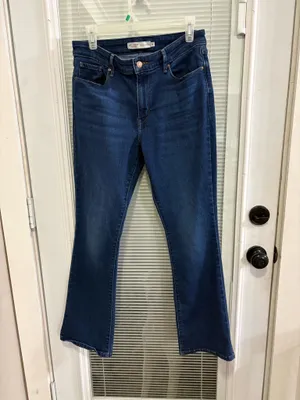 Ladies Sz 8 Levi Strauss mid rise bootcut jeans thumbnail 2