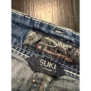 Silver Jeans Co‎ Suki Mid Rise Bootcut Jeans Medium Wash Blue W26 L32 Curvy Fit thumbnail 3