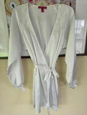 Betsey Johnson White Satin Lace Short Robe XS/S thumbnail 1