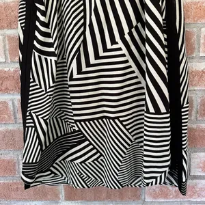 Zara Abstract Striped Tie Back Tank Top NEW Women’s XS Black White thumbnail 3