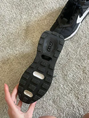 Nike Sneakers thumbnail 4