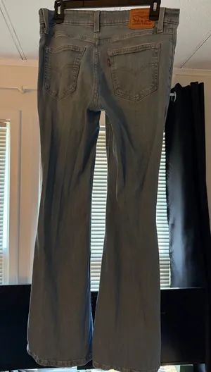 Women’s flare levi’s  thumbnail 1