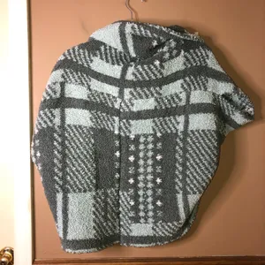 Aerie offline Fuzzy Shawl Shrug‎ cardigan Sweater Green Grey OS thumbnail 2