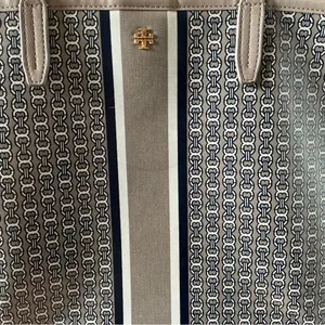 Tory Burch Gemini link large tote in grey coated canvas travel casual handbag thumbnail 3