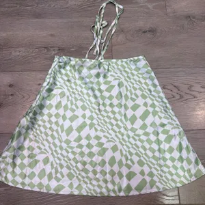 Princess Polly Green White Warped Checkerboard Satin Mini Halter Tie Top Small 4 thumbnail 2