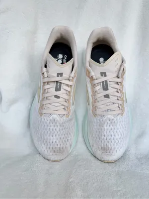 Brooks Hyperion Womens 8 Shoes Beige Running Racing Walking Gym 1203961B419 thumbnail 2
