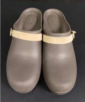 Crocs Women's Brown Shoes/Clogs/2.5" Heel Size 9 SKU 2530 thumbnail 1