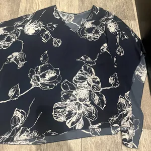 Shein Curve 4XL Womens Floral Flowy Blouse Very Loose‎ and Light Material thumbnail 1