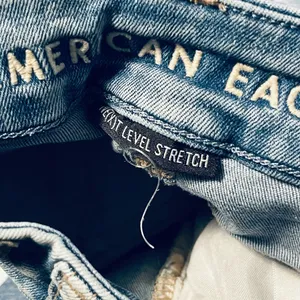 Size 4 American Eagle Curvy High Rise Denim Shorts Women's Distressed Stretch Ac thumbnail 9