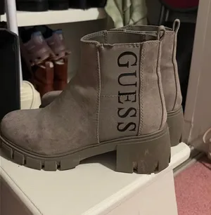 Guess Chelsea boots thumbnail 1