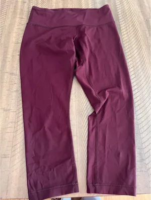 Lululemon OG Wunder Under Cropped Leggings Burgundy Berry Red Size 6 thumbnail 2