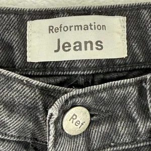 Reformation Jeans Womens Size 26 Black High Rise Button Fly Straight Leg Denim‎ thumbnail 9