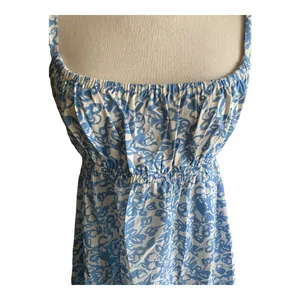 Banana Republic -BLUE AND EHITE FLORAL TOP-SIZE SMALL Adorable blue and white babydoll style too, excellent condition, size small Measurements: Bust: armpit to armpit 17 inches Length: shoulder seam to bottom 27 inches thumbnail 2