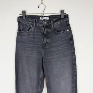 Zara High Rise Straight Leg Raw Hem Jeans Faded Black Size‎ 2 thumbnail 4