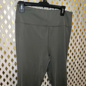 American Eagle lightweight everyday leggings buttery green size XL thumbnail 2