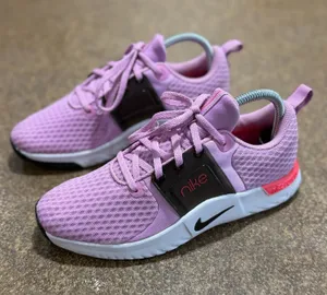 Woman Nike  thumbnail 1