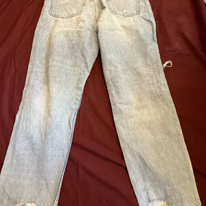 Zara Light Wash High-Rise Ripped Jeans thumbnail 3