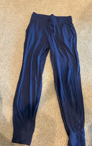 Lululemon size 8 joggers navy thumbnail 1
