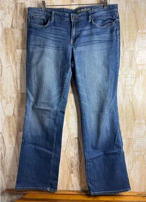 Gap Premium Bootcut Jeans Women's Size 16 33R Medium Wash Cotton‎ Blend thumbnail 1