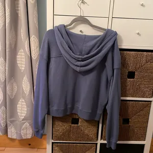 American Eagle never worn blue cropped hoodie! thumbnail 2