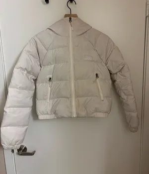 The North Face Women’s Hydrenalite Down Hoodie XS White 600 Fill Puffer Jacket Description: The North Face Women’s Hydrenalite Down Hoodie in white, size XS thumbnail 1