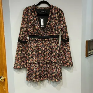 🆕‎ Nasty Gal I’ll be Bouquet black floral bell sleeve mini dress size 6 thumbnail 4