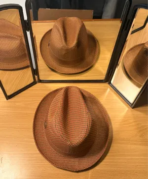This Men’s Top Hat in size Medium is a stylish and lightweight accessory perfect for casual occasions during the winter, fall, and spring seasons. Made of wool felt in a solid brown color, this handmade top hat exudes a classic and sophisticated look. With its unique style and comfortable fit, this top hat is sure to add a touch of elegance to any ensemble. thumbnail 4