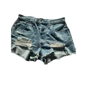 Levi’s 501 Women’s Cut Off Denim Shorts Size W32 Ripped Distressed thumbnail 3