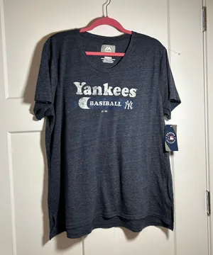 Majestic Women’s 2XL Yankees t shirt thumbnail 1