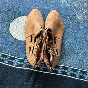 American Eagle Tan Ankle Booties Suede SZ 8 Heels Pumps Minimalist Casual Y2K thumbnail 8