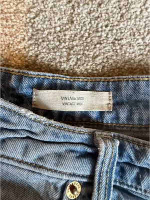 Universal Thread Vintage Midi Front Button Shorts thumbnail 4