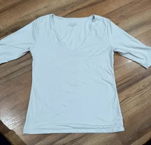 Tahari Light Gray V-Neck Short Sleeve Top thumbnail 1