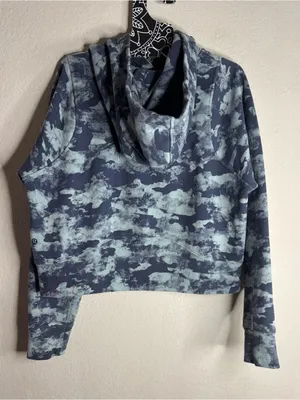 Lululemon Loungeful Cropped Hoodie Heritage Camo Wash WP Blue Multi size 10 thumbnail 3