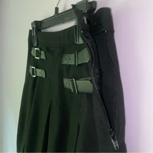 Hot Topic XS Mini Skirt Black Pleated Buckle thumbnail 4