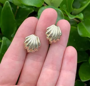 Vintage Gold Color Shell Shaped Clip-On Earrings thumbnail 2
