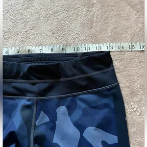 Athleta Women's‎ Blue Camo Sonar Capri Compression Leggings Size S thumbnail 6