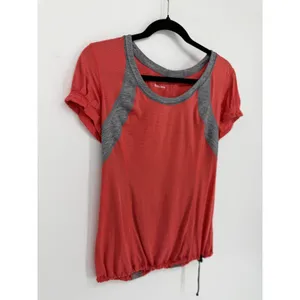 Lululemon Athletica Revitalize Tech Short Sleeve‎ Top Size 8 Red Gray thumbnail 2