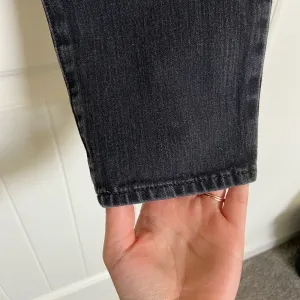 EUC | GAP women’s true‎ skinny black denim jeans — size 28 thumbnail 4