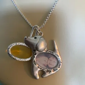 LOVE ME, LOVE MY DOG - Adorable photo frame necklace - Never worn!🐶✨ thumbnail 3