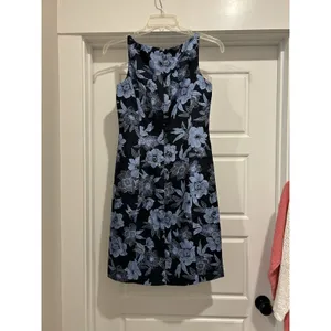 Ann Taylor Silk Sheath Dress Size 4 Blue Floral Classic Cocktail Wedding Formal thumbnail 3