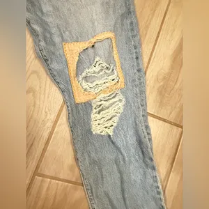 Levi's Light Blue High-Rise Button-Fly Distressed Women's Jeans thumbnail 4