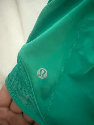 Lululemon Shorts Hotty Hot 2.5" High-Rise thumbnail 3
