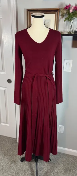 Arach & Cloz Burgundy Pleated Knit Midi Sweater Dress Long Sleeve V-Neck Medium thumbnail 1