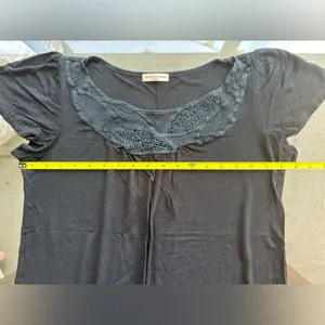 Cha Cha Vente Crochet Lace Detail Neckline Short Sleeve Top in Black Size Large thumbnail 3