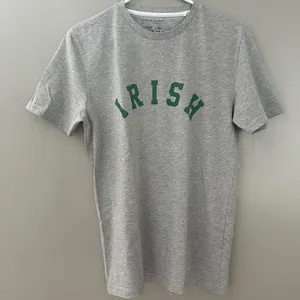 Men’s Small Denim And Flowers St. Patrick’s Day Irish Gray T-shirt thumbnail 1
