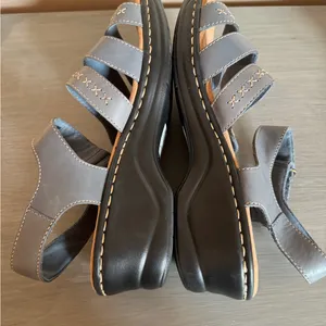 Clarks Leather Adjustable‎ Strap Soft Cushion Sandals Size Women 9.5W Artisan thumbnail 4