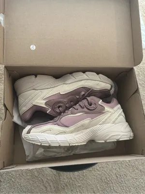 adidas Women's ASTIR shoes in Cream and Mauve thumbnail 1